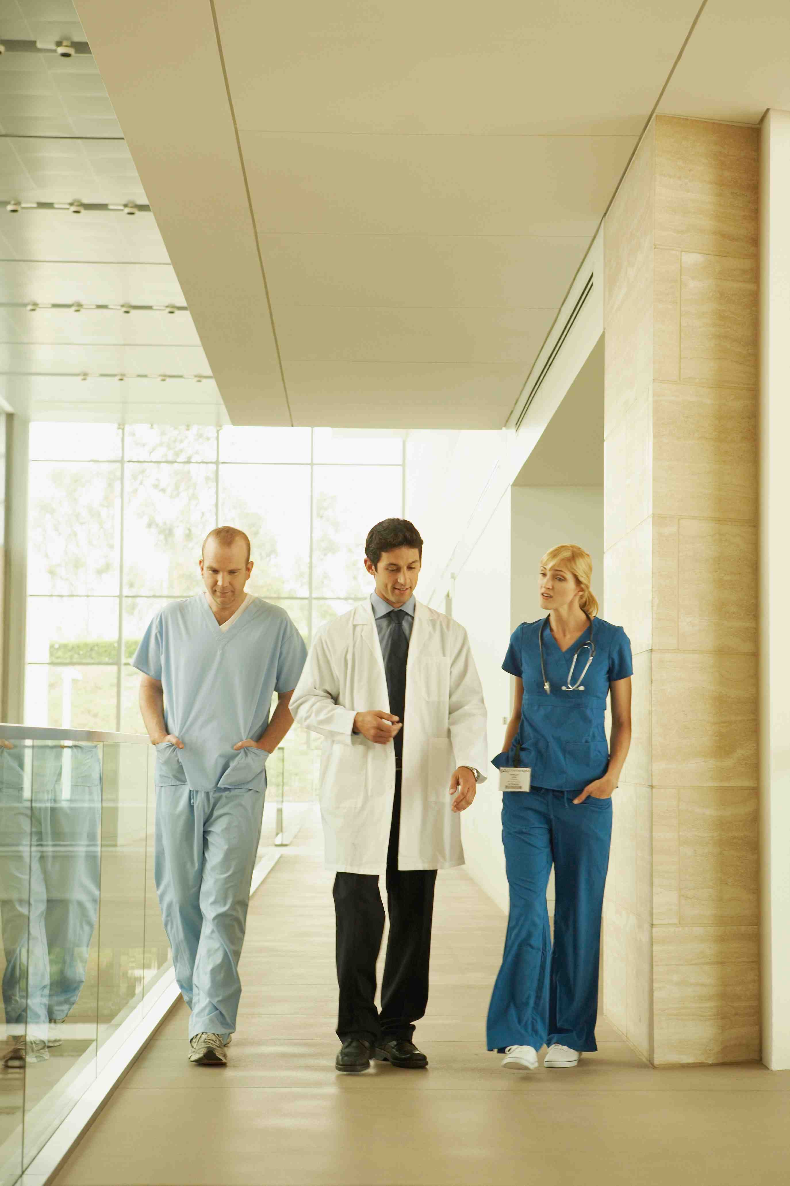 Professionelles medizinisches Team bei der Arbeit